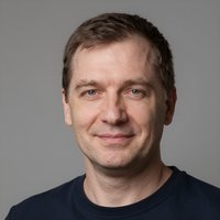 Довольный клиент Бетин Седем после изучения детальных обзоров мобильных слотов для Android